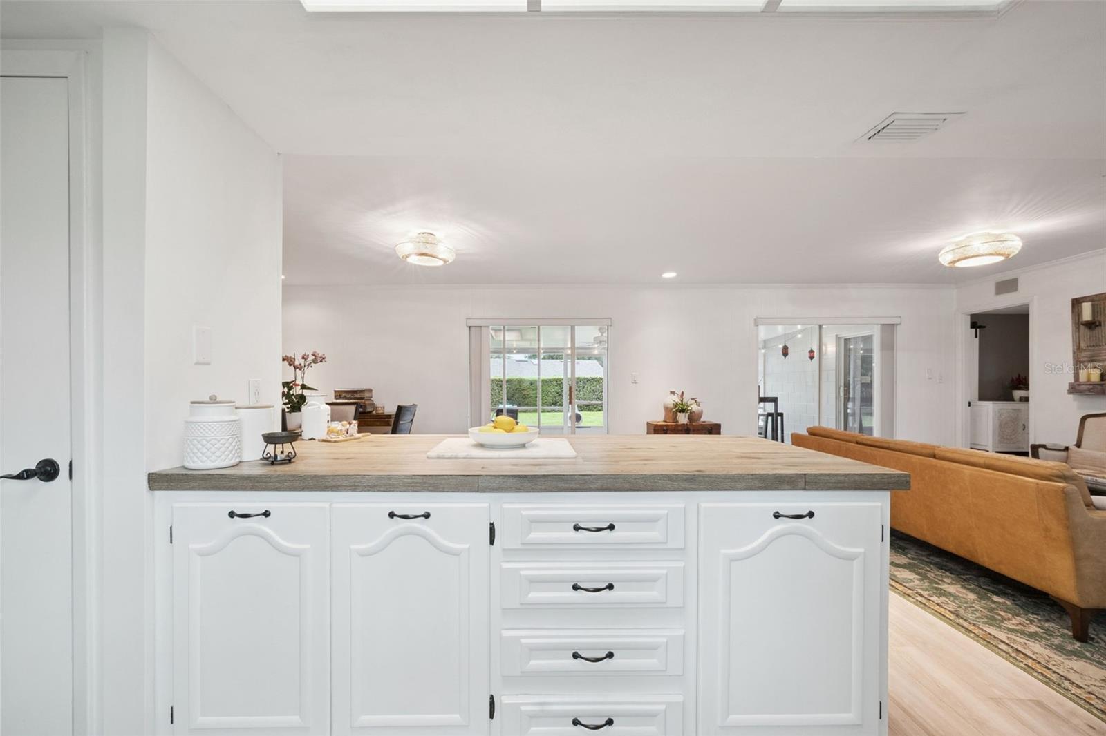 Image 12 of 46 For 425 Vandergrift Drive