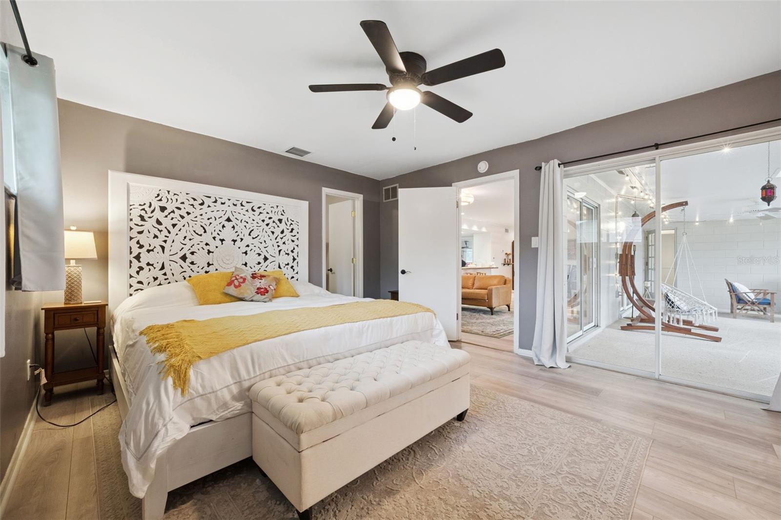 Image 18 of 46 For 425 Vandergrift Drive