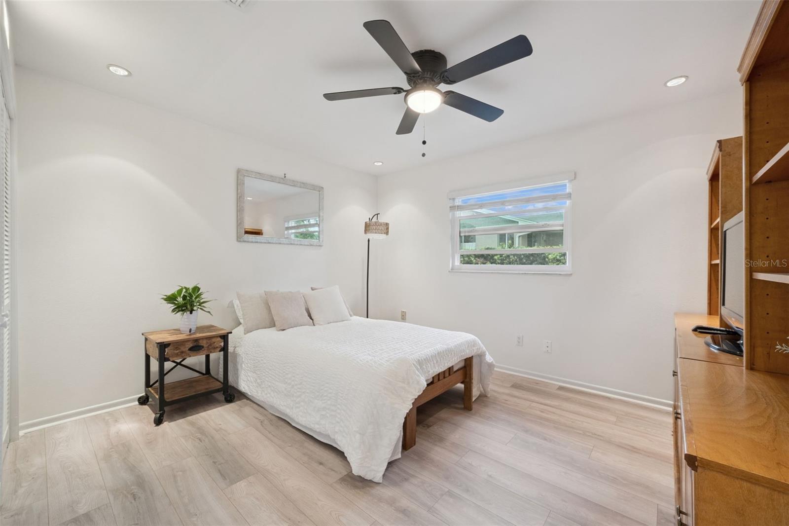 Image 28 of 46 For 425 Vandergrift Drive