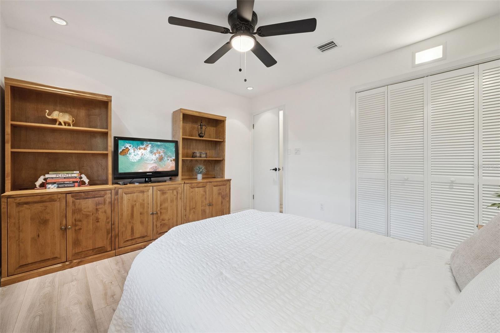 Image 29 of 46 For 425 Vandergrift Drive