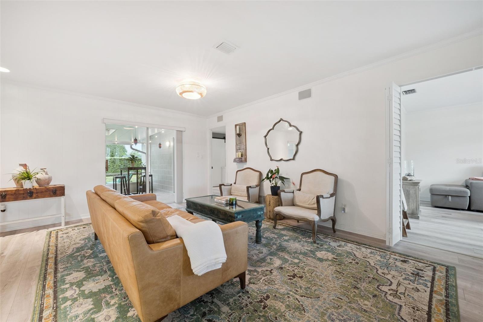 Image 4 of 46 For 425 Vandergrift Drive