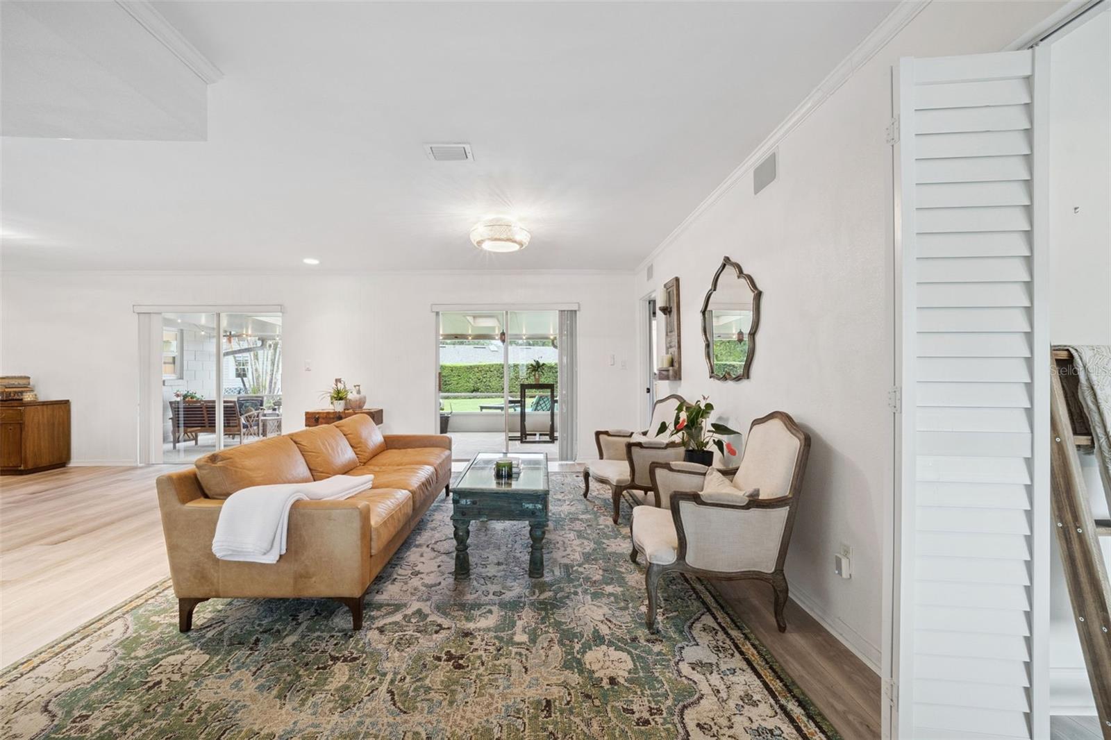 Image 5 of 46 For 425 Vandergrift Drive