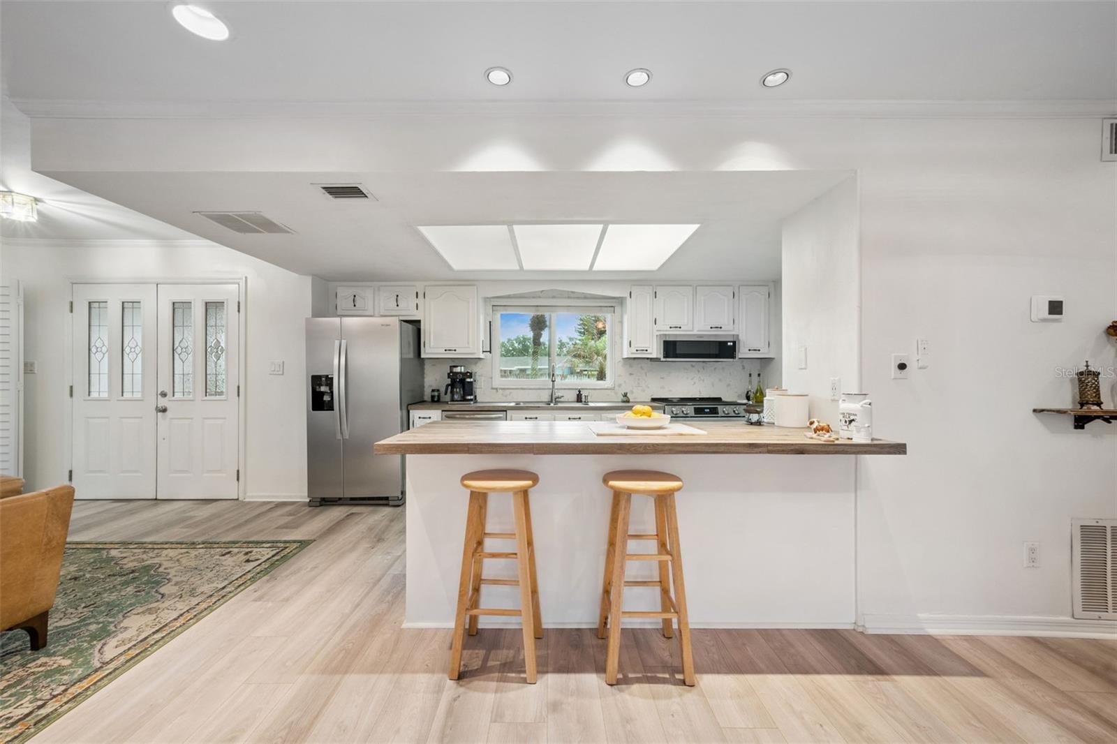 Image 8 of 46 For 425 Vandergrift Drive