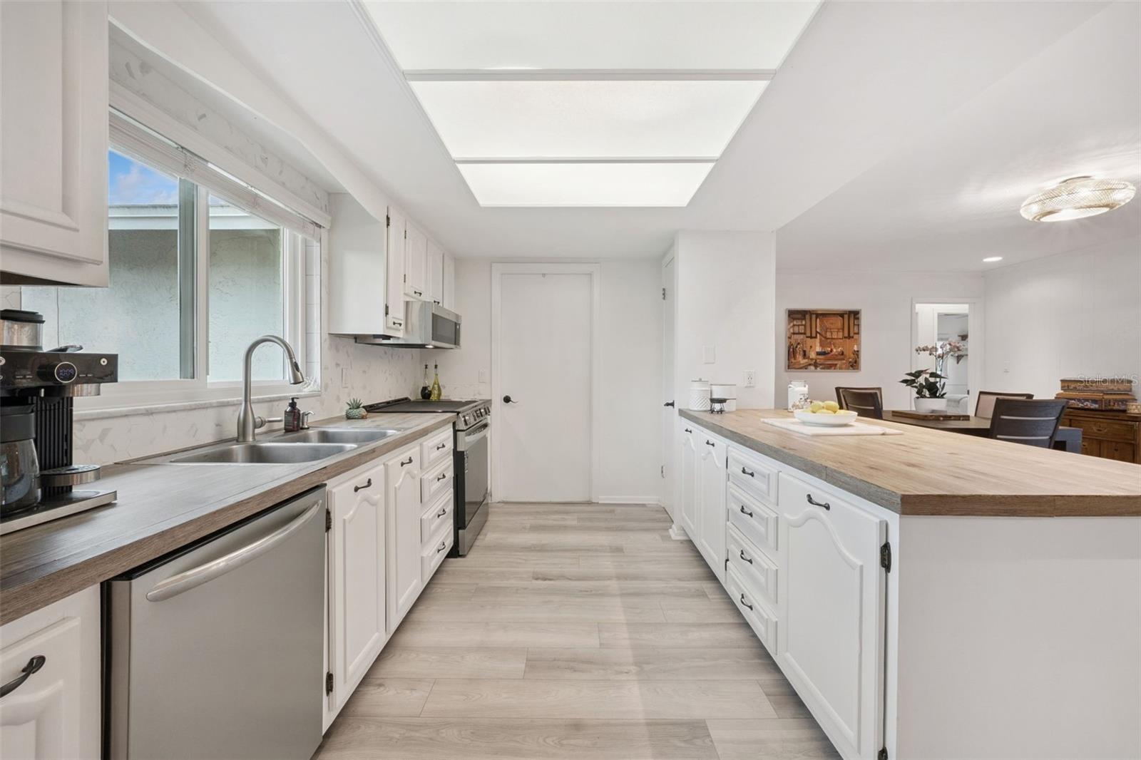 Image 9 of 46 For 425 Vandergrift Drive