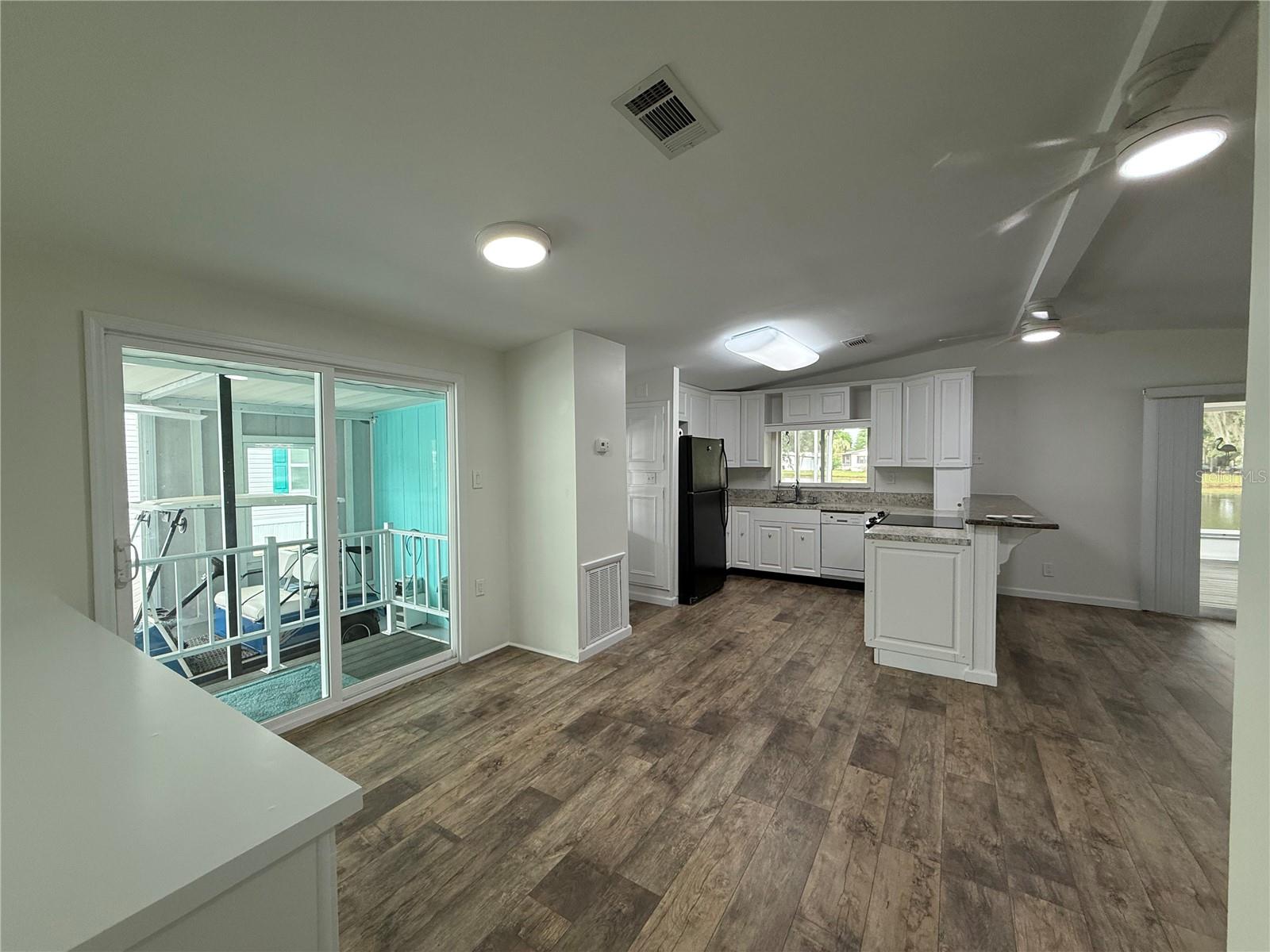 Image 11 of 46 For 8 Robin Road