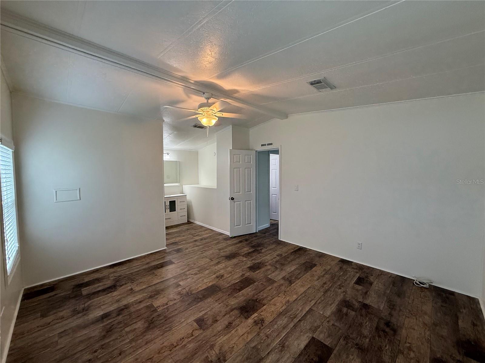 Image 12 of 46 For 8 Robin Road