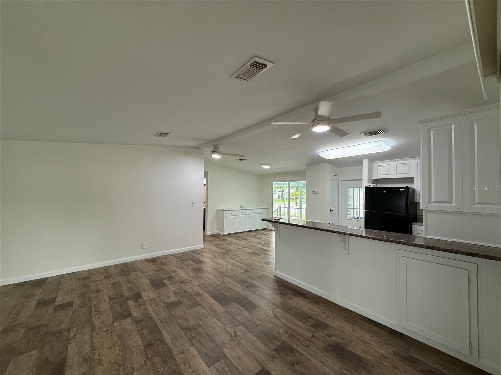 Image 14 of 46 For 8 Robin Road