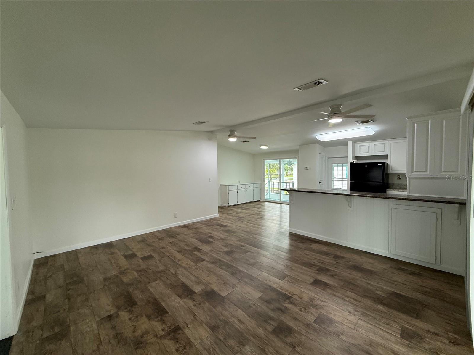 Image 16 of 46 For 8 Robin Road