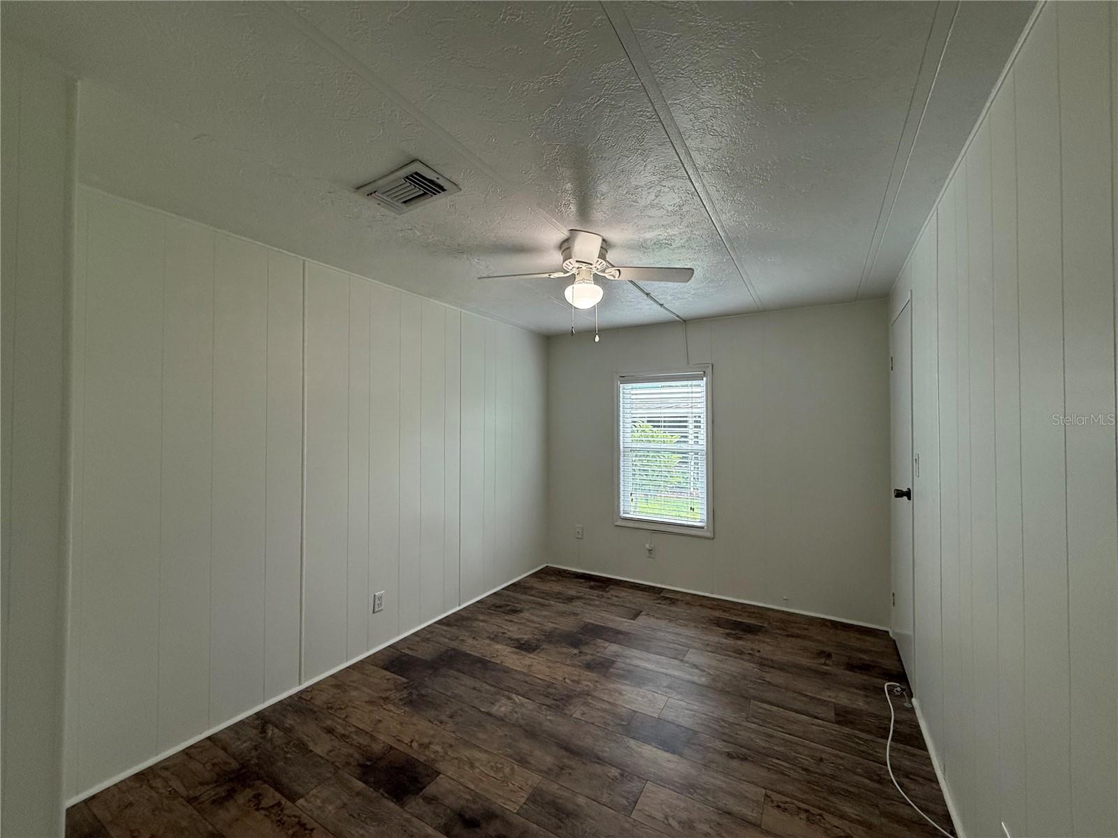 Image 18 of 46 For 8 Robin Road