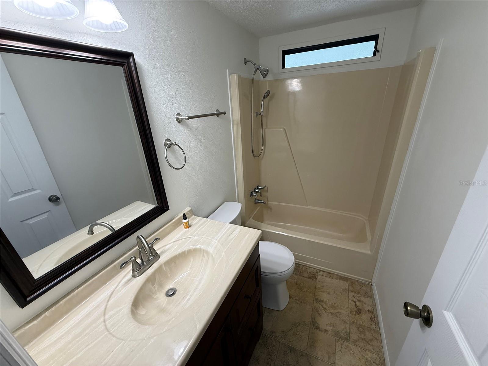 Image 19 of 46 For 8 Robin Road