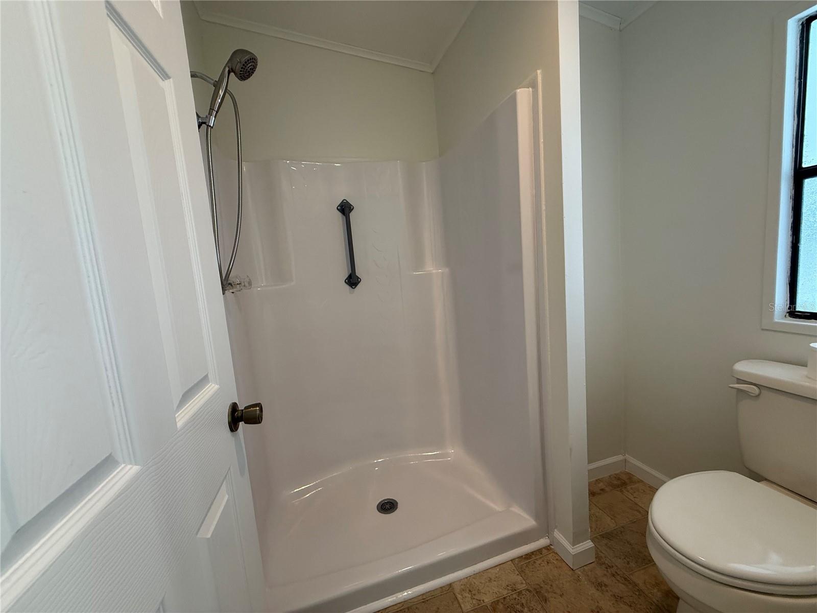 Image 24 of 46 For 8 Robin Road