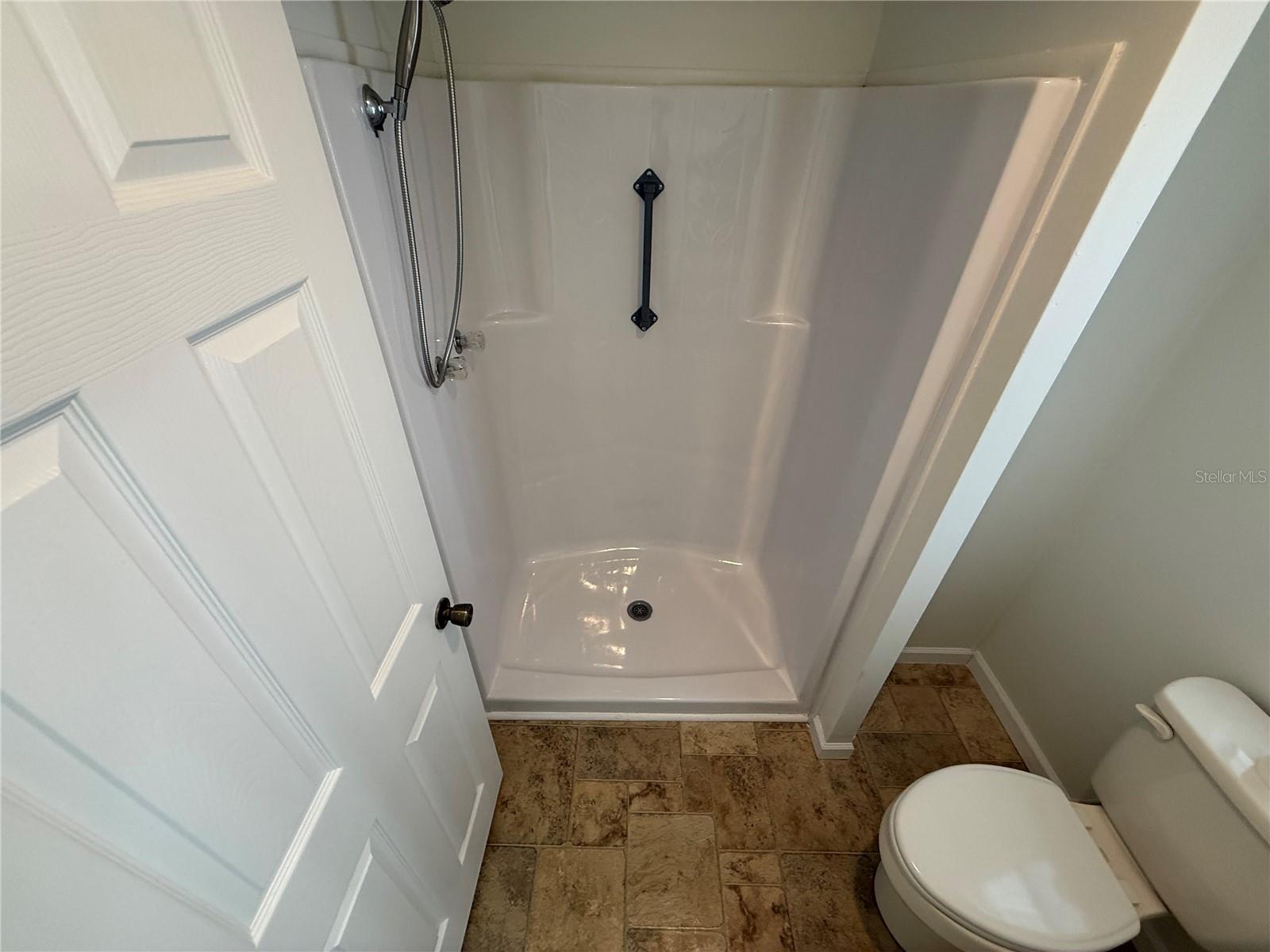 Image 27 of 46 For 8 Robin Road