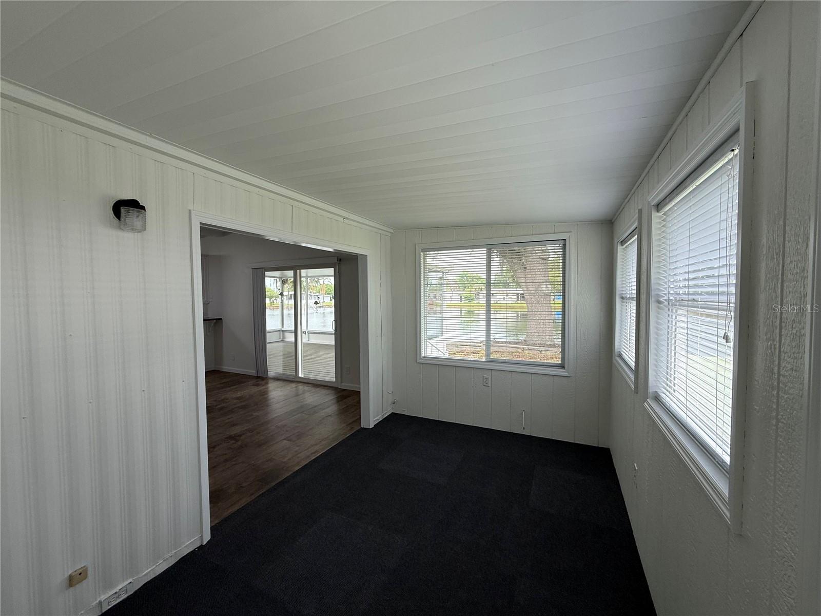 Image 28 of 46 For 8 Robin Road