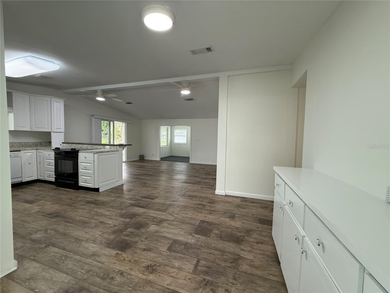 Image 3 of 46 For 8 Robin Road