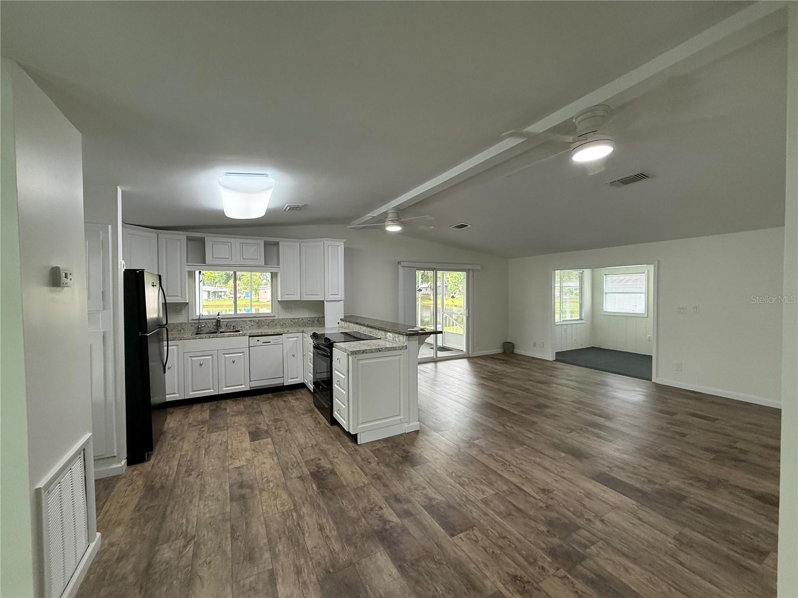 Image 4 of 46 For 8 Robin Road