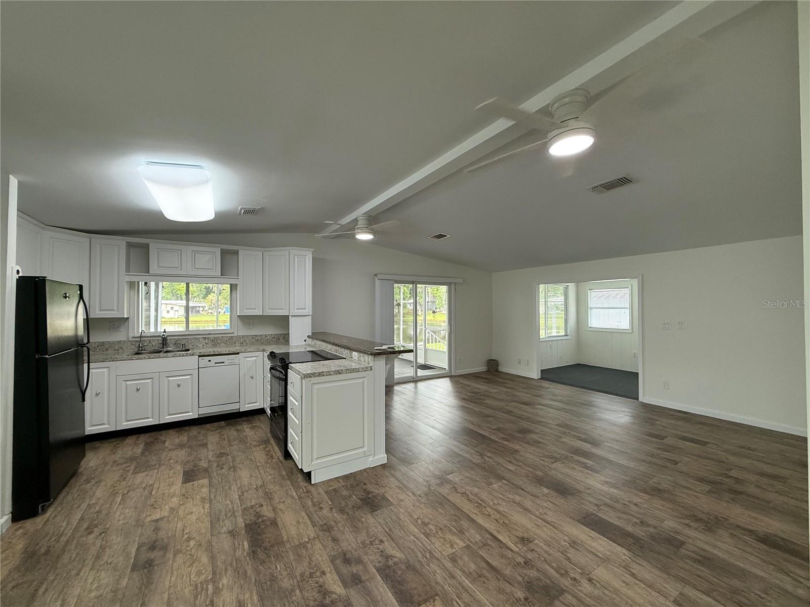 Image 5 of 46 For 8 Robin Road