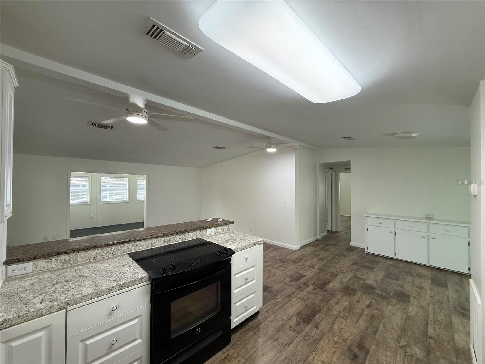 Image 7 of 46 For 8 Robin Road