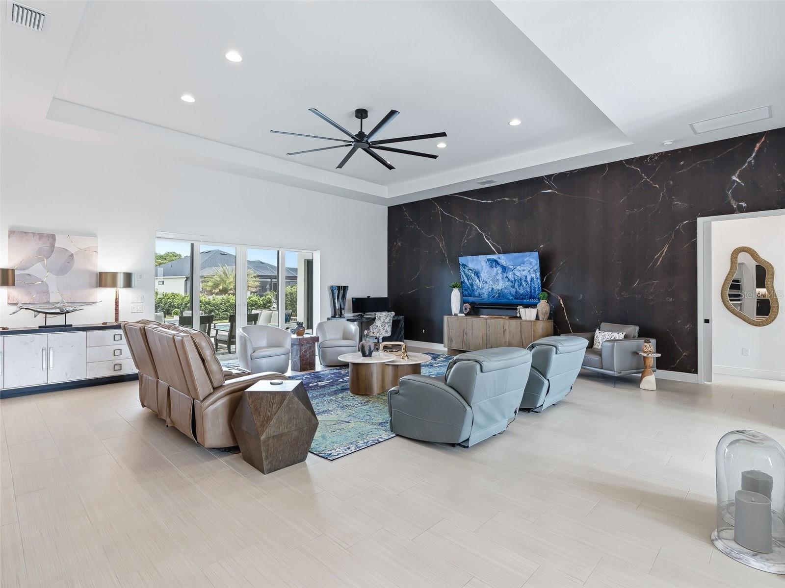 Image 19 of 91 For 7095 Jennings Court