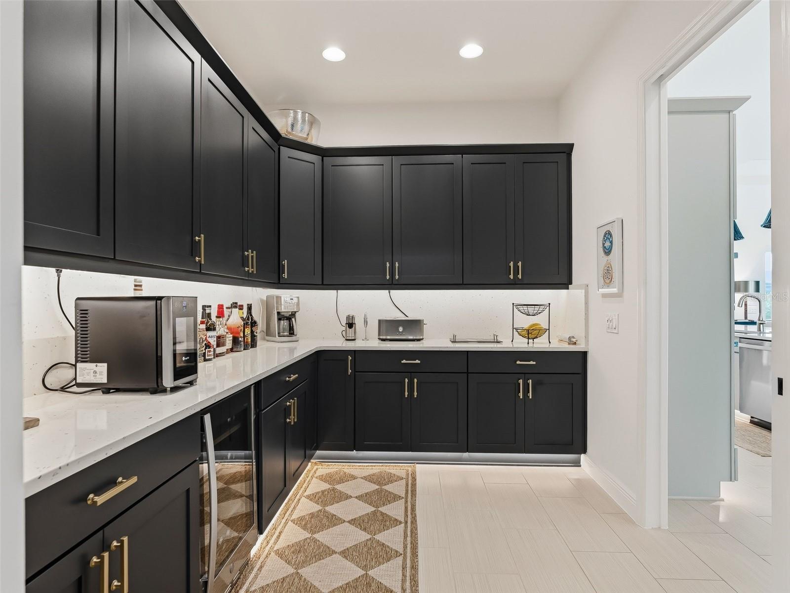 Image 43 of 91 For 7095 Jennings Court