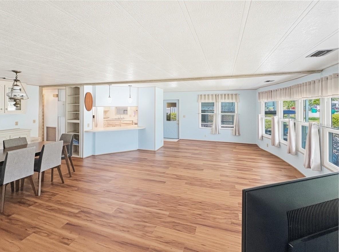 Image 9 of 37 For 22 Bobwhite Road