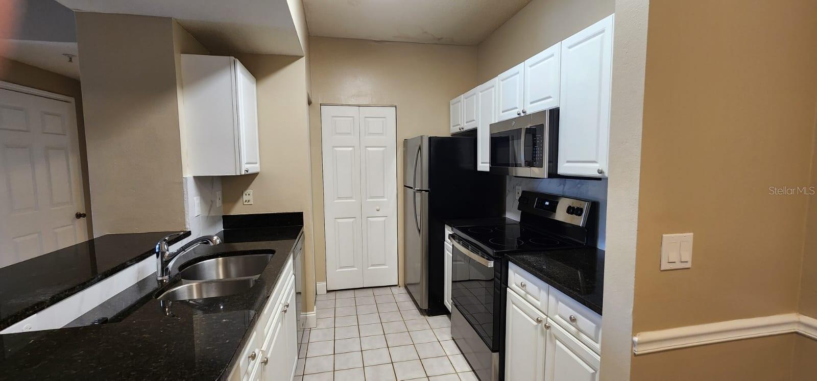 Image 9 of 37 For 2015 Reston Road 2211