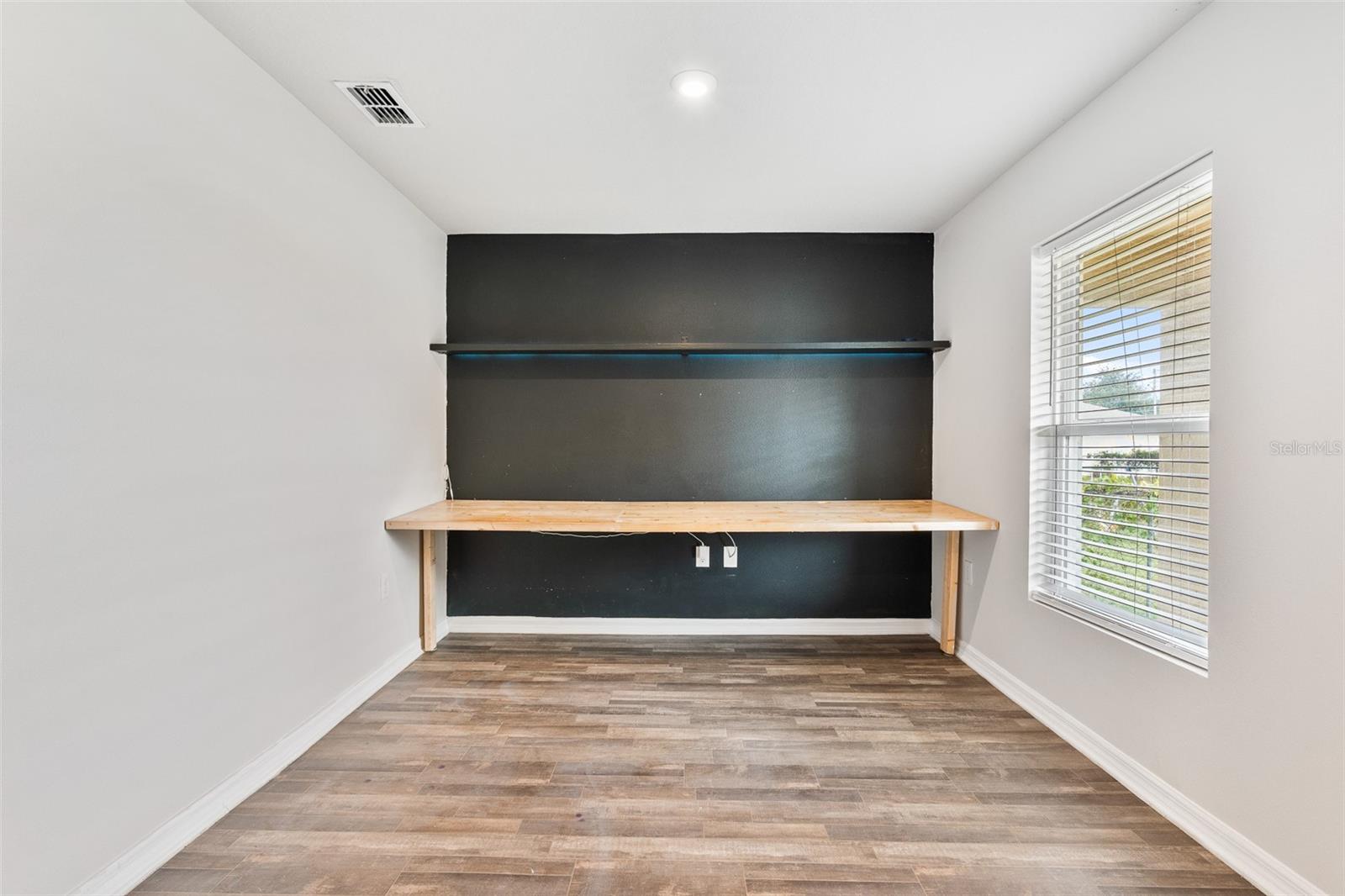 Image 22 of 38 For 1463 Swan Court