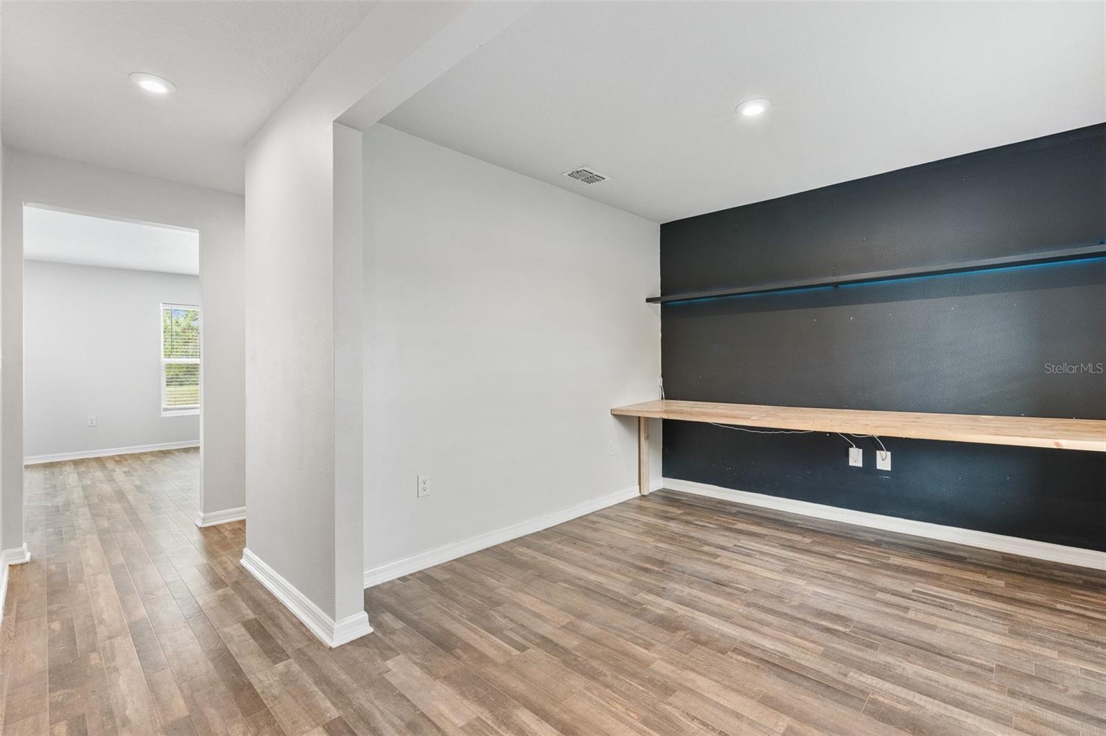 Image 23 of 38 For 1463 Swan Court