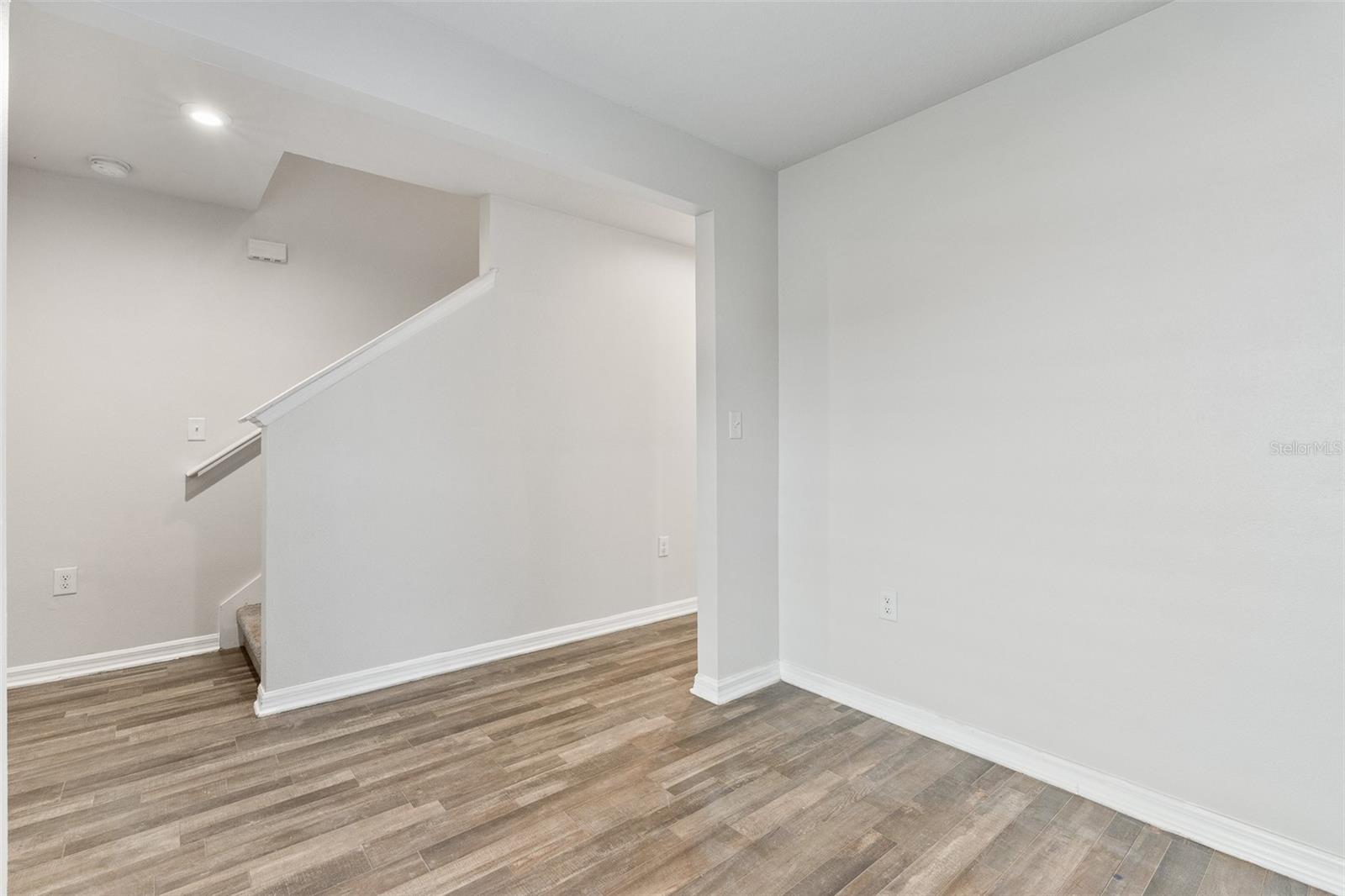 Image 24 of 38 For 1463 Swan Court