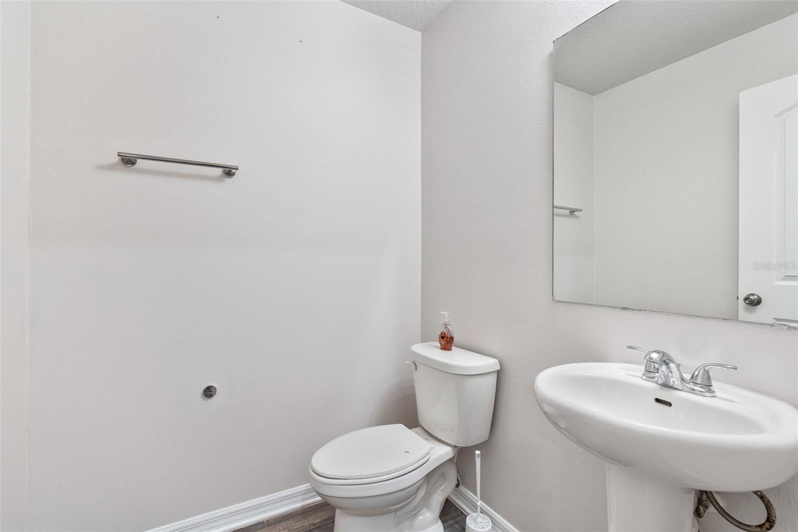 Image 25 of 38 For 1463 Swan Court