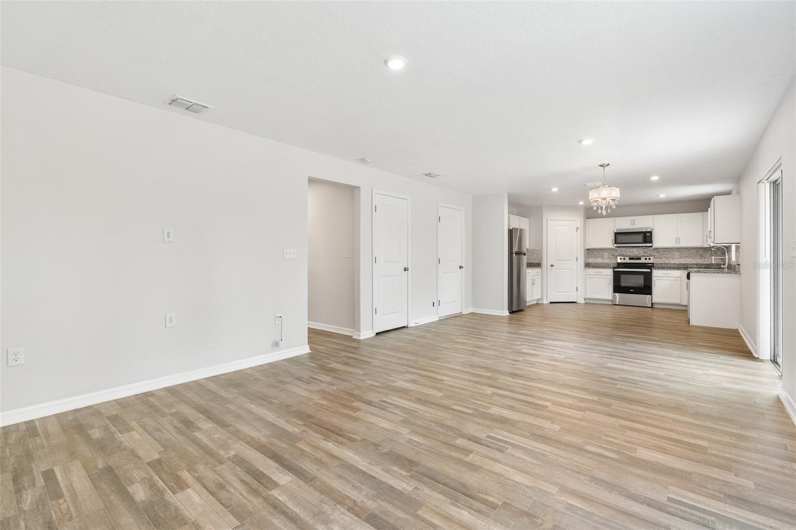 Image 27 of 38 For 1463 Swan Court