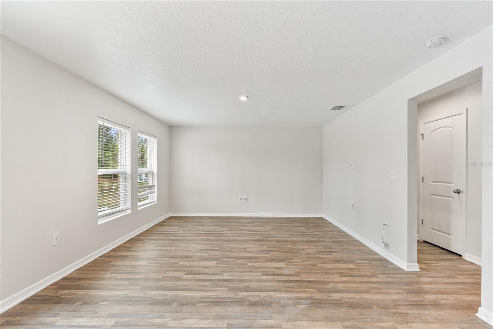 Image 29 of 38 For 1463 Swan Court