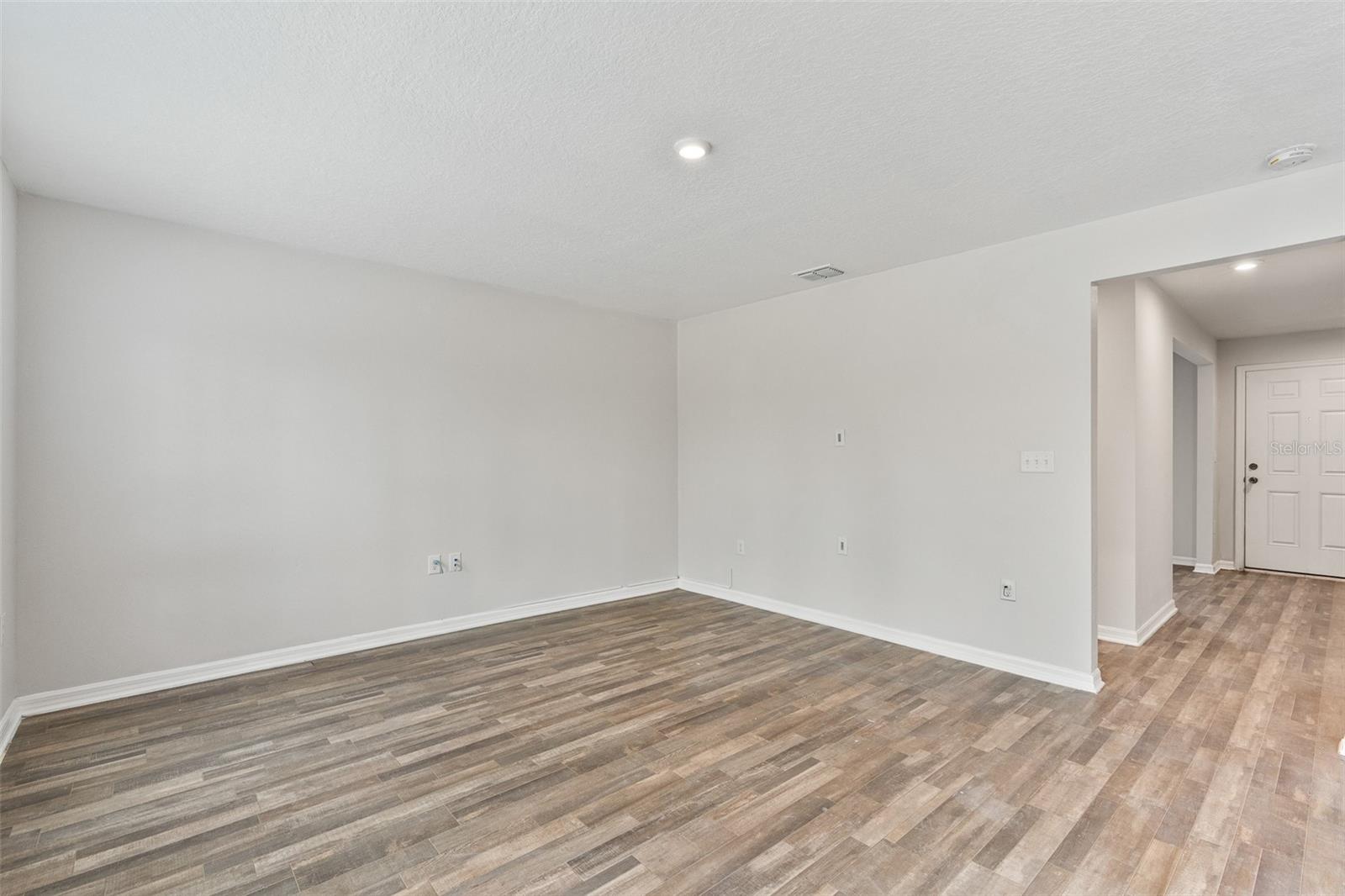 Image 30 of 38 For 1463 Swan Court