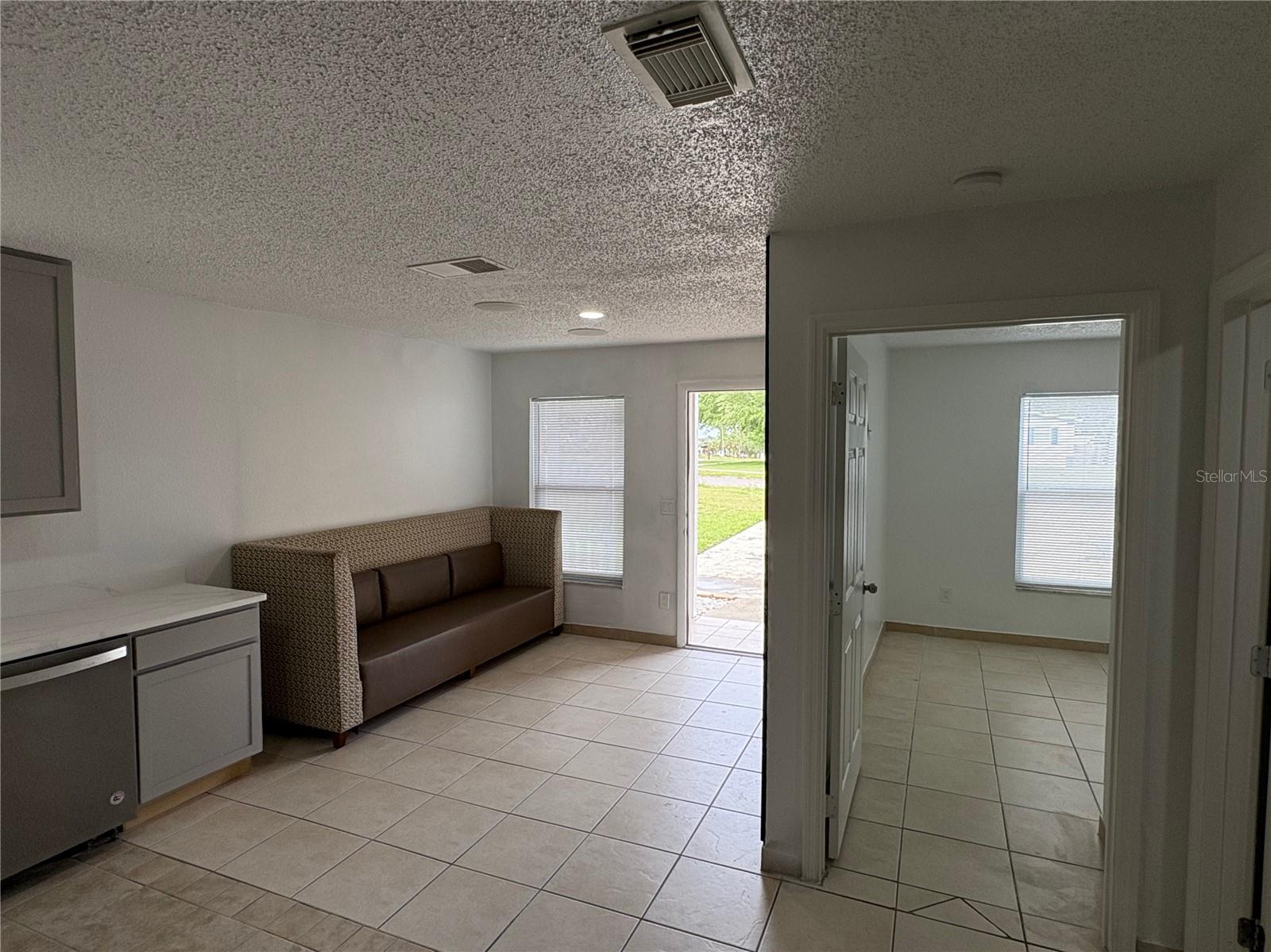 Image 4 of 12 For 1053 Scott Street