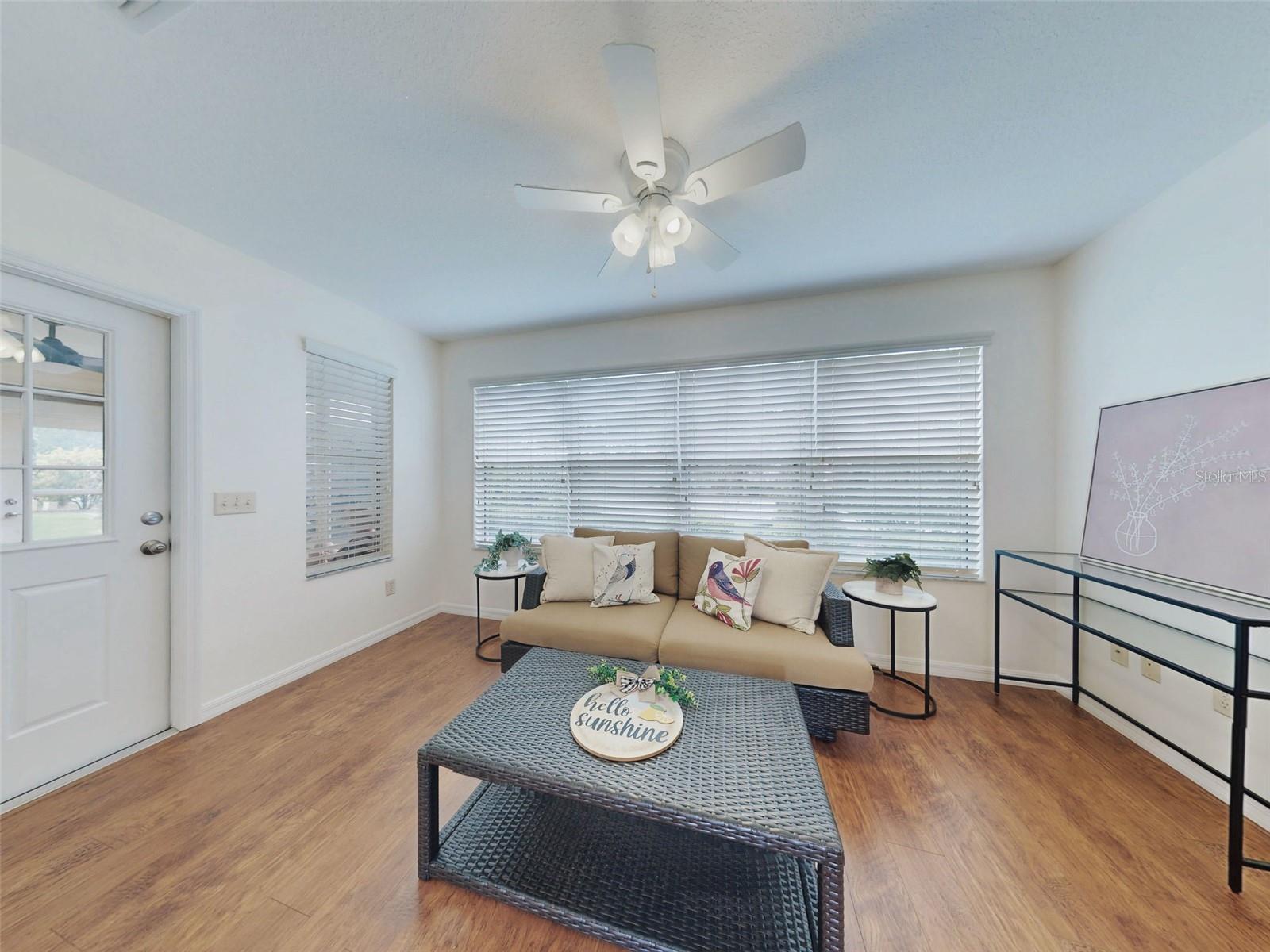 Listing photo id 10 for 1521 Hollyberry Place