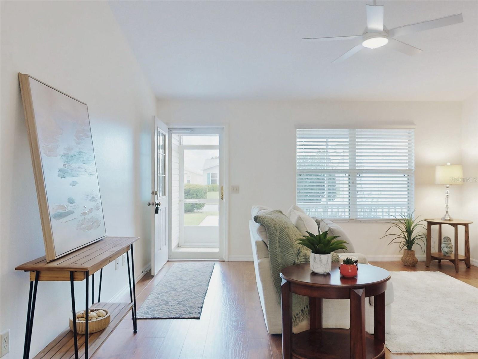 Listing photo id 0 for 1521 Hollyberry Place