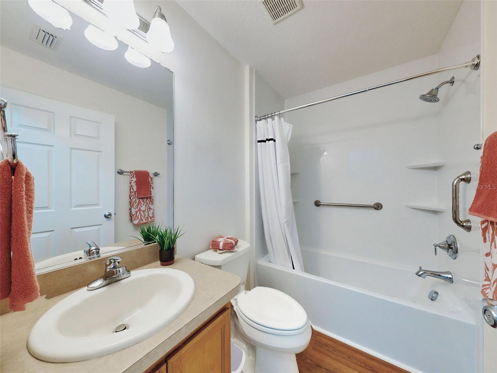 Listing photo id 18 for 1521 Hollyberry Place