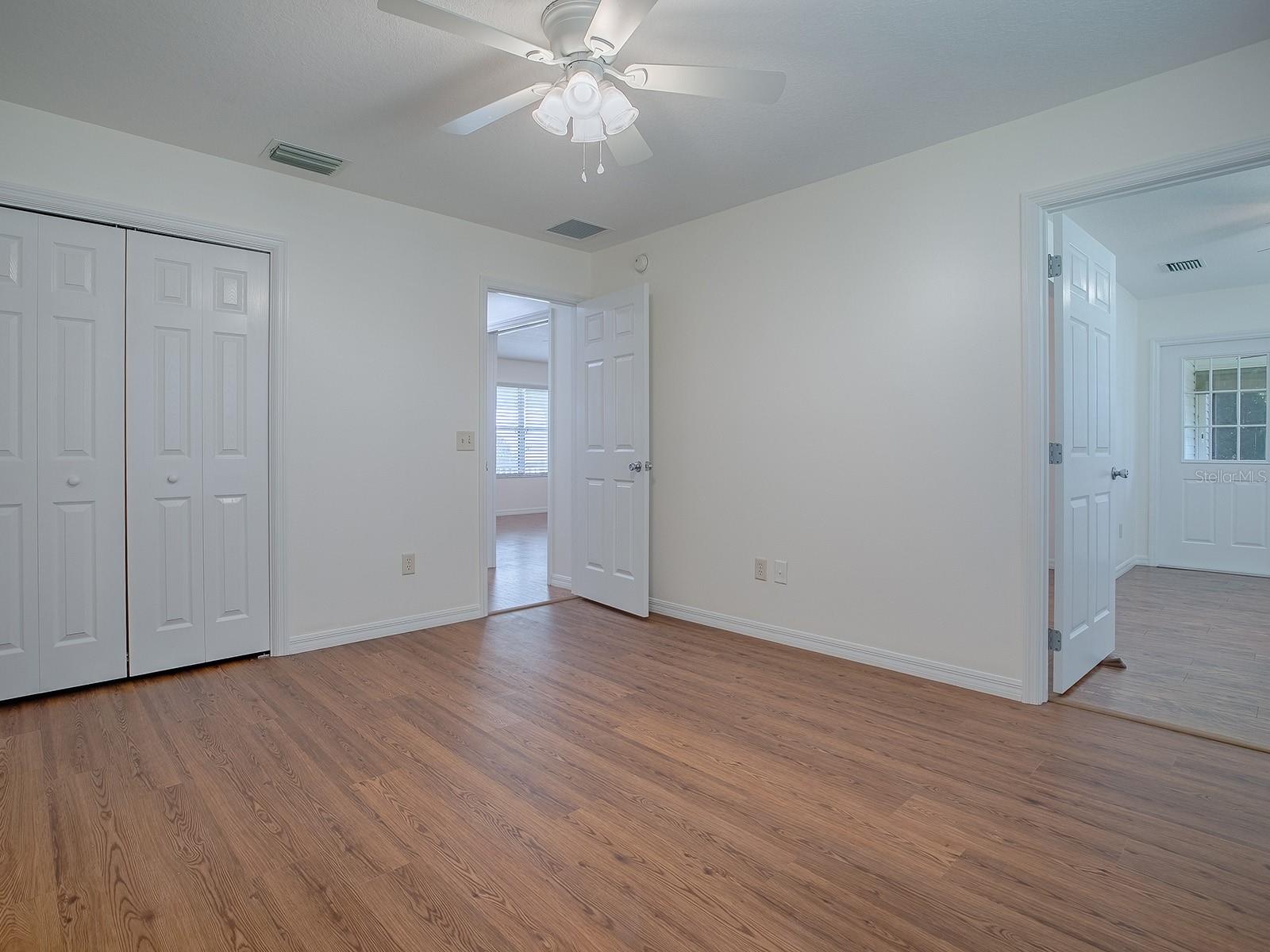 Listing photo id 20 for 1521 Hollyberry Place