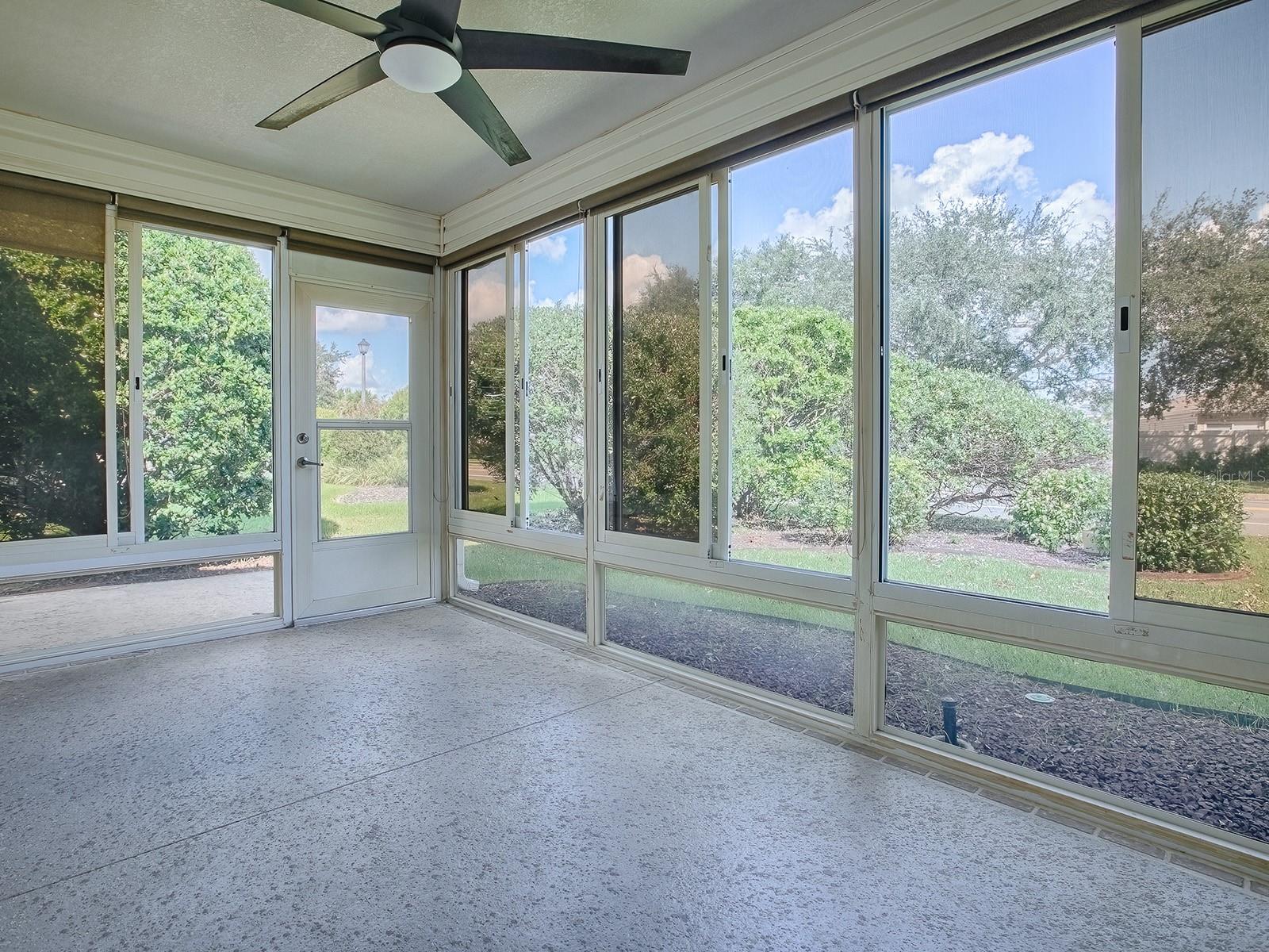 Listing photo id 22 for 1521 Hollyberry Place