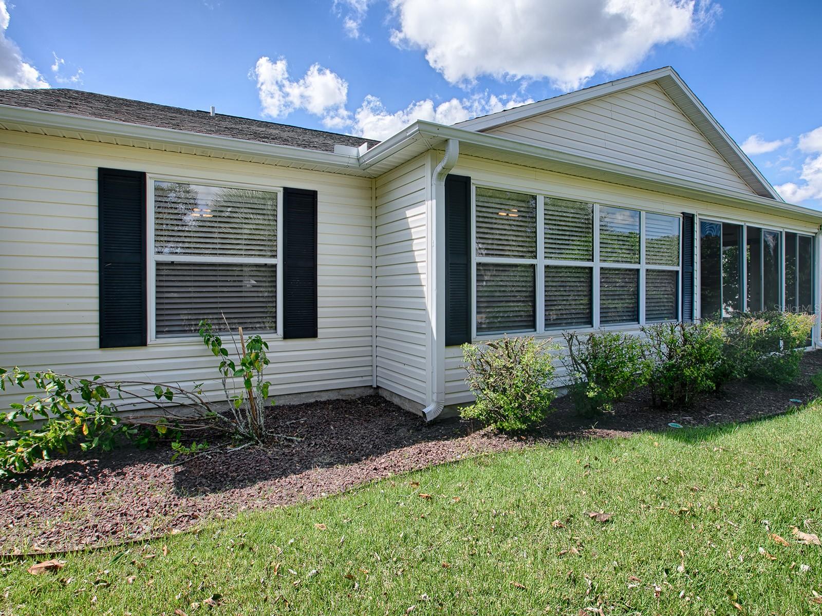 Listing photo id 24 for 1521 Hollyberry Place