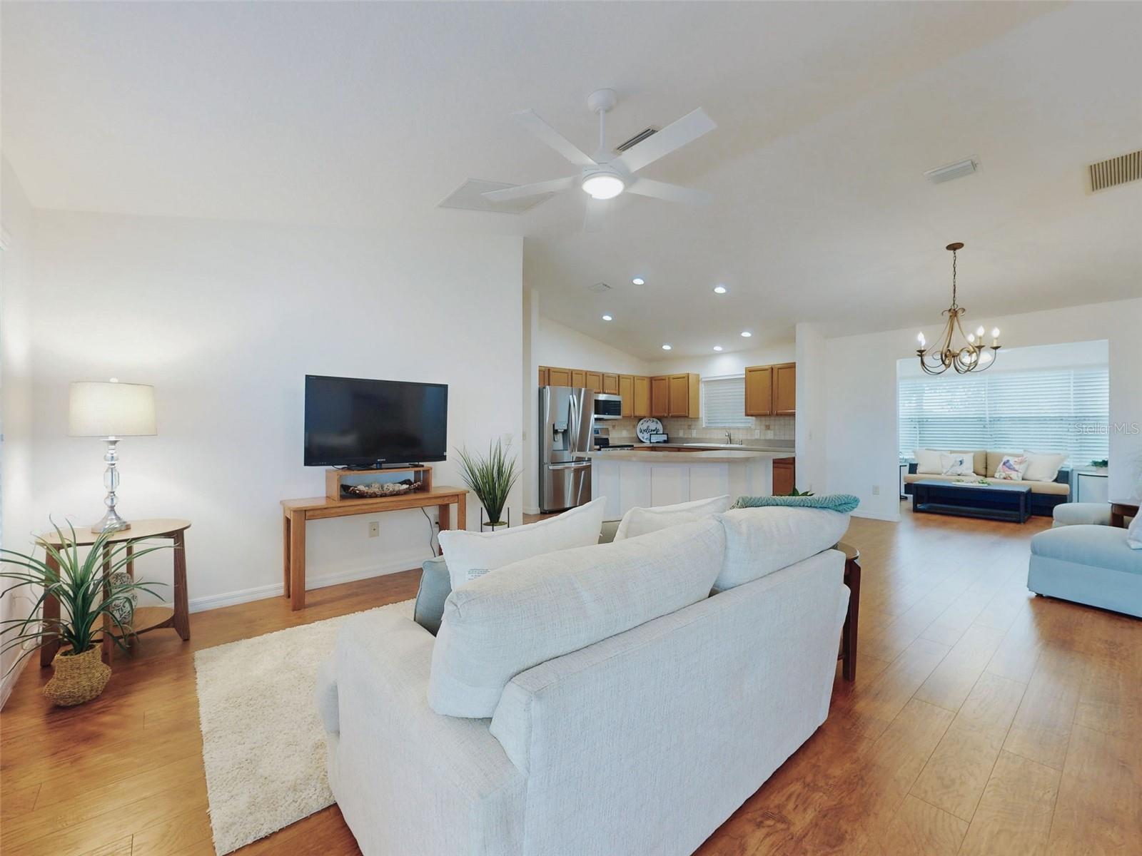 Listing photo id 1 for 1521 Hollyberry Place