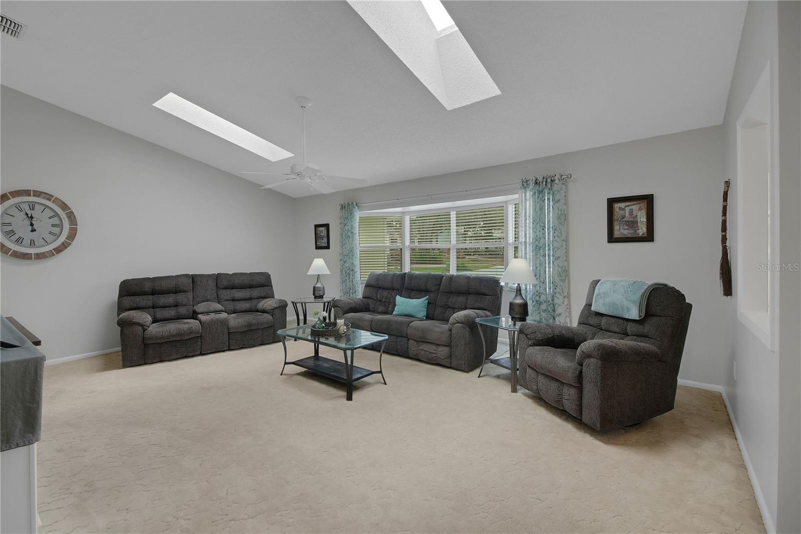 Image 10 of 75 For 335 River Glass Court