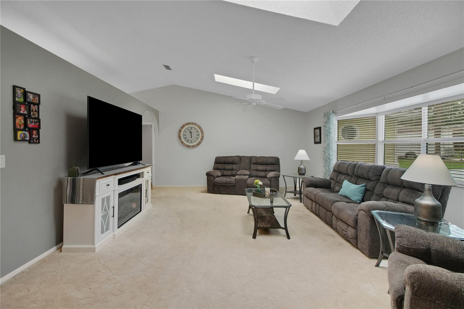 Image 11 of 75 For 335 River Glass Court