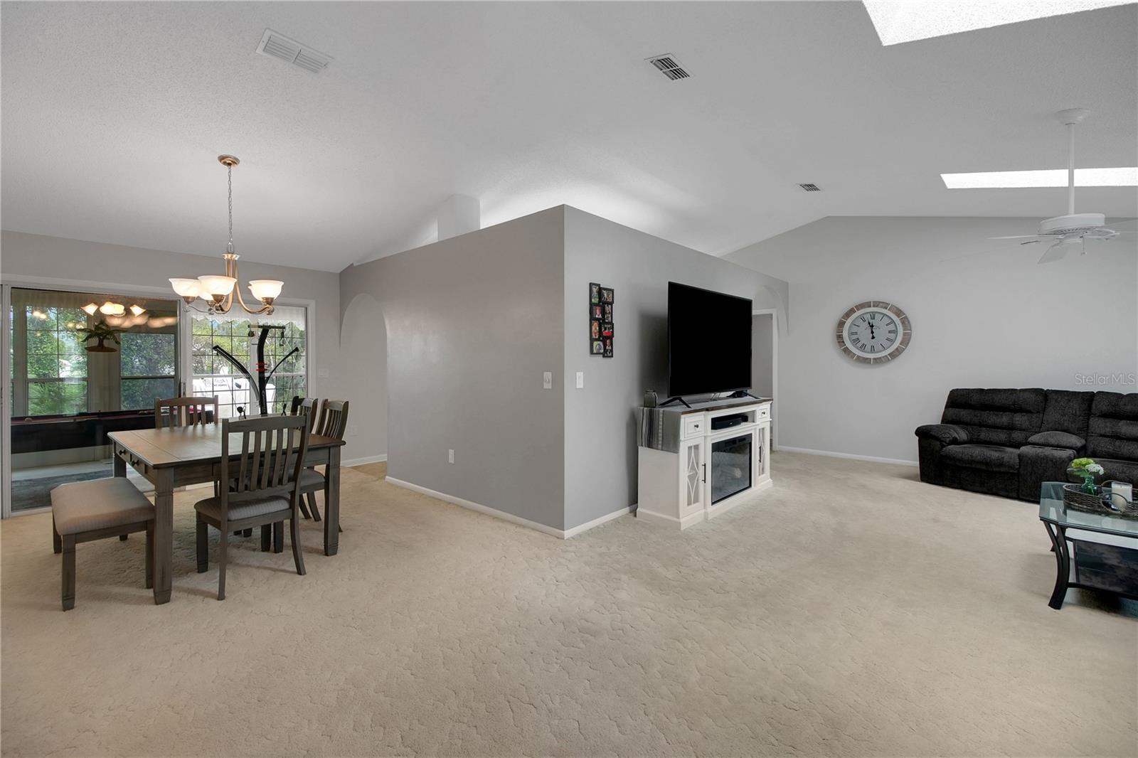 Image 12 of 75 For 335 River Glass Court