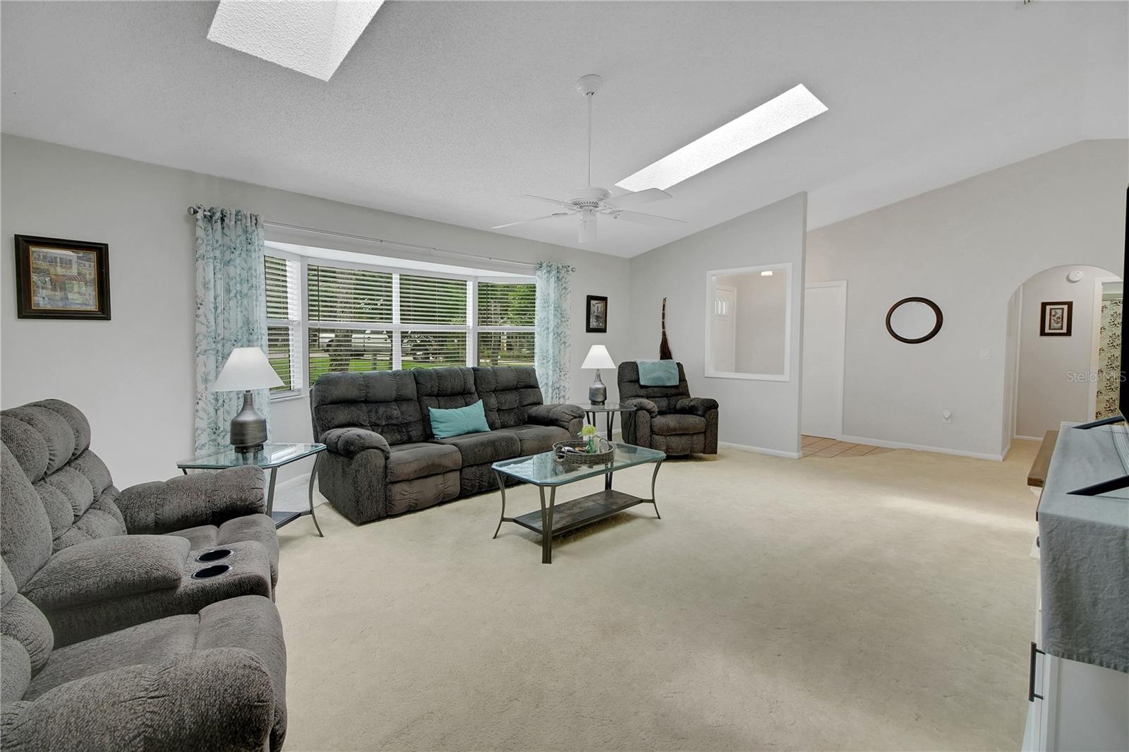 Image 13 of 75 For 335 River Glass Court