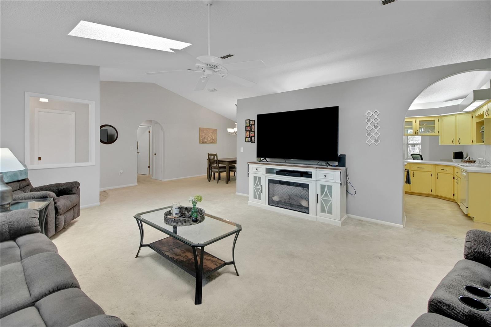 Image 14 of 75 For 335 River Glass Court