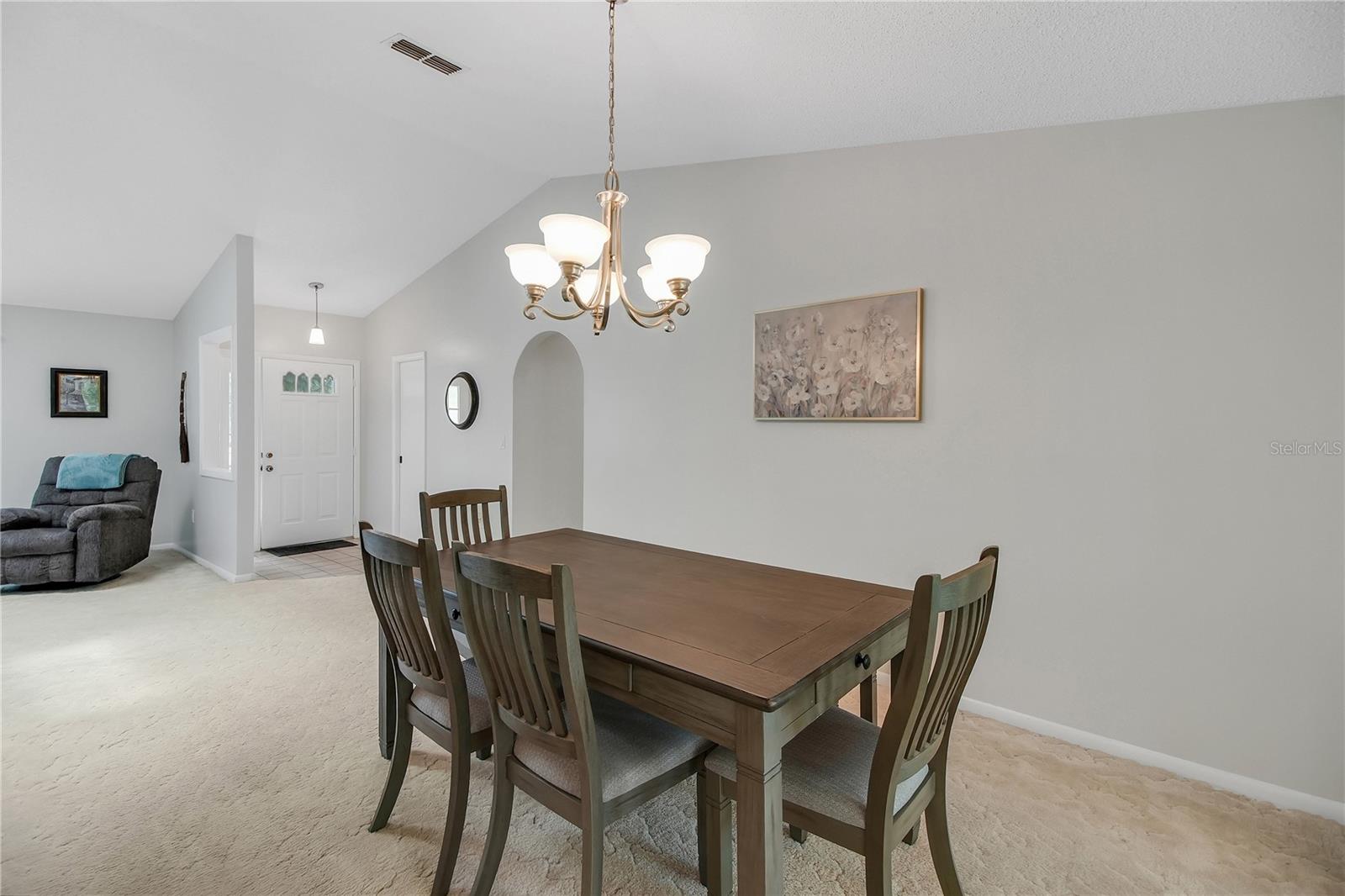 Image 26 of 75 For 335 River Glass Court