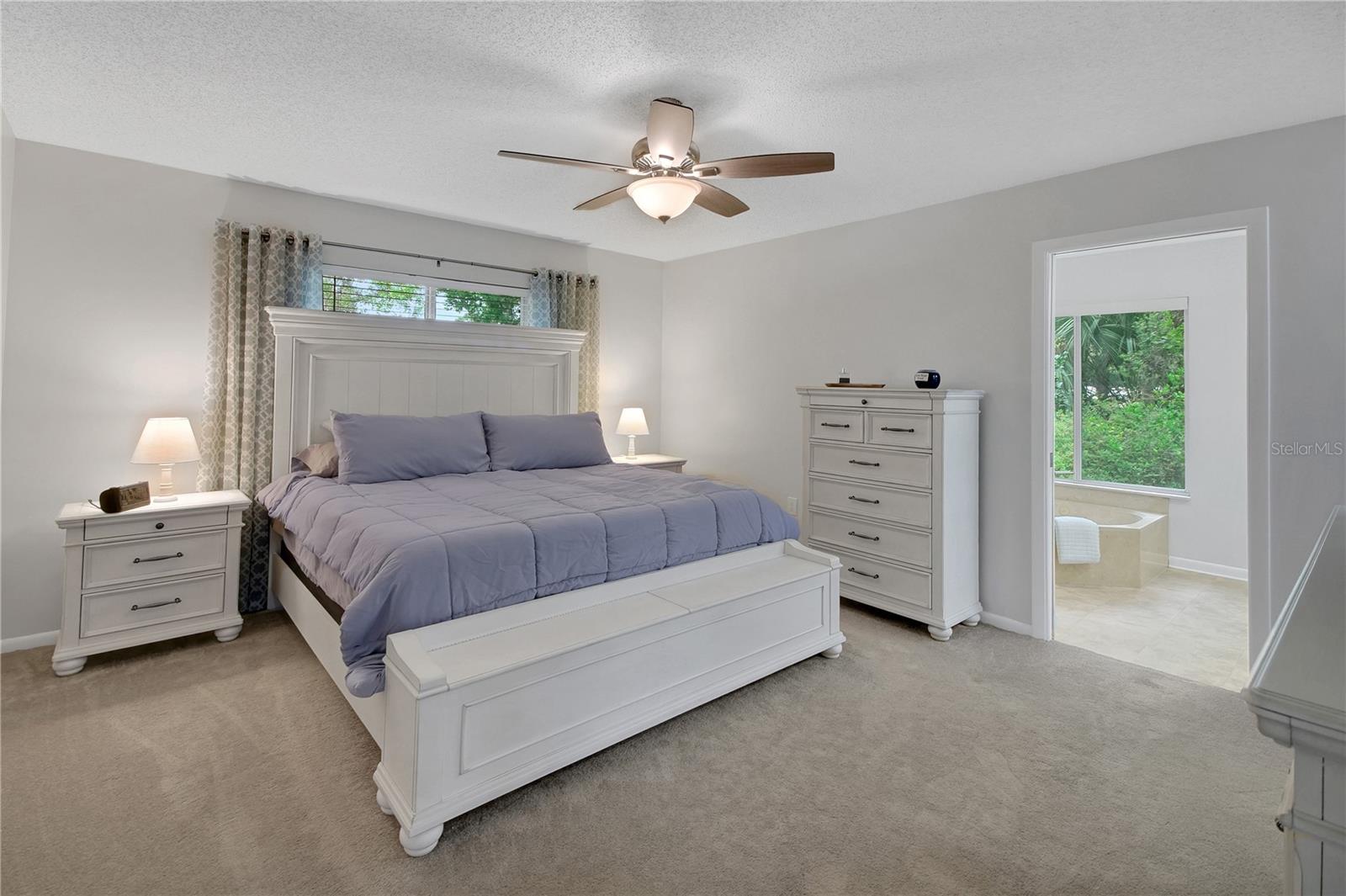 Image 31 of 75 For 335 River Glass Court