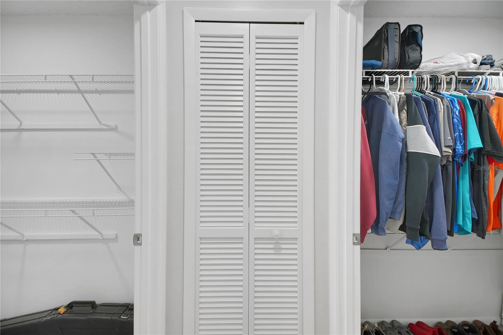 Image 35 of 75 For 335 River Glass Court