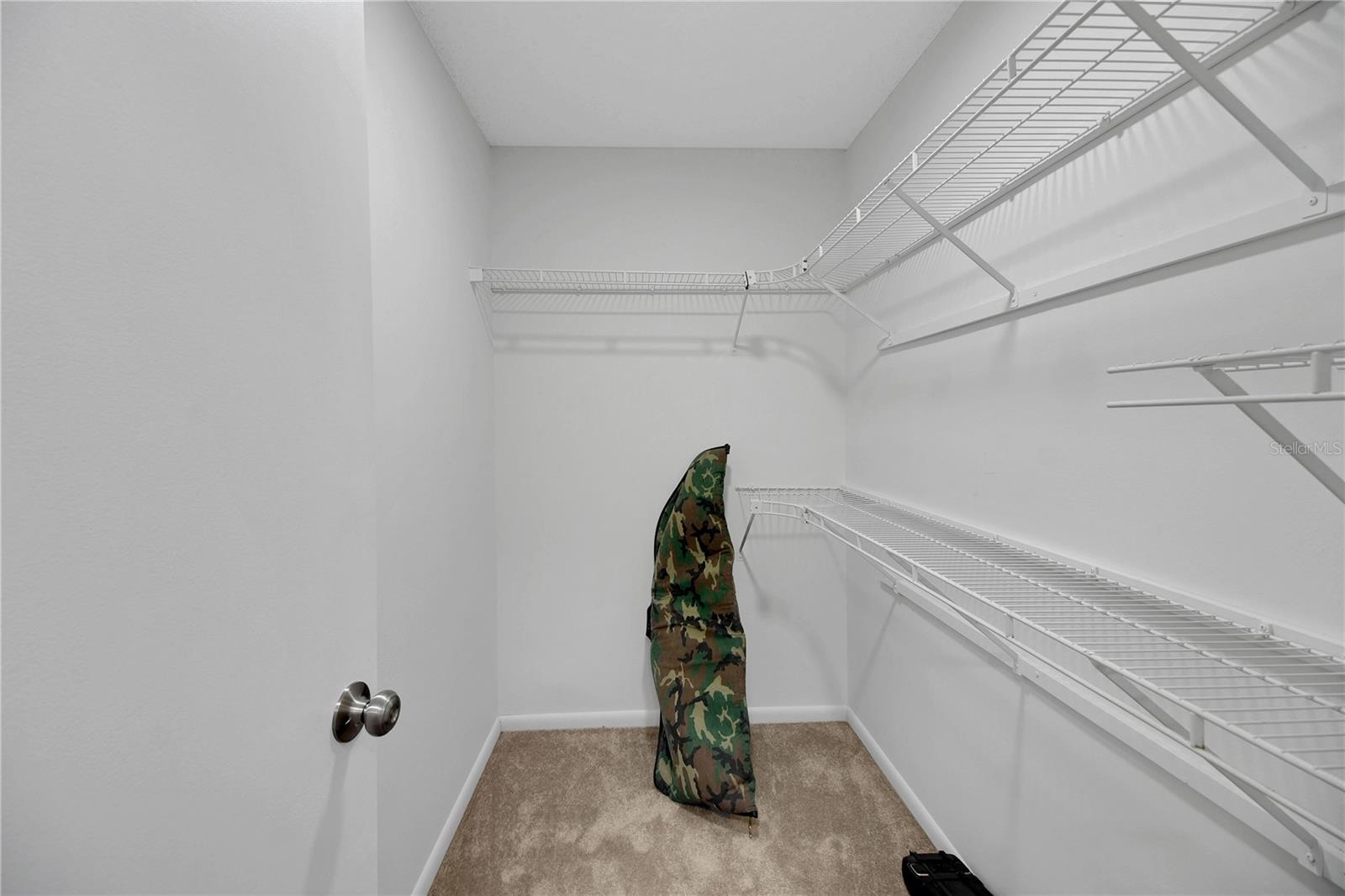 Image 36 of 75 For 335 River Glass Court