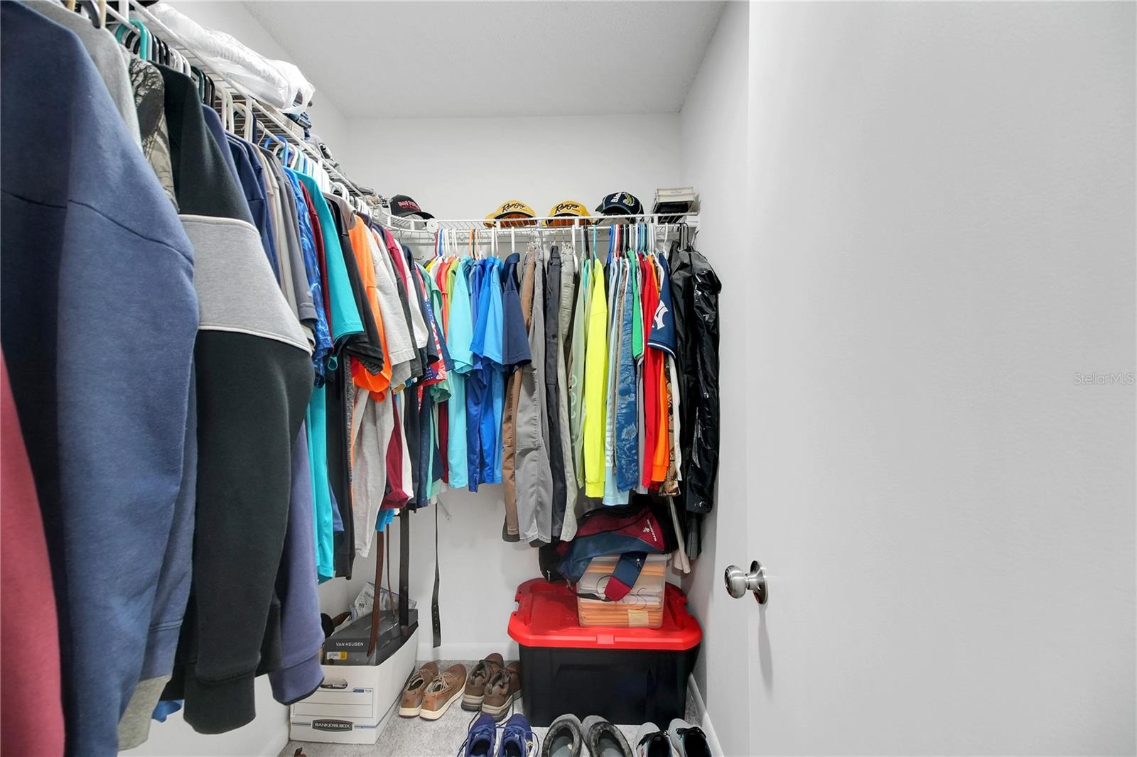 Image 37 of 75 For 335 River Glass Court